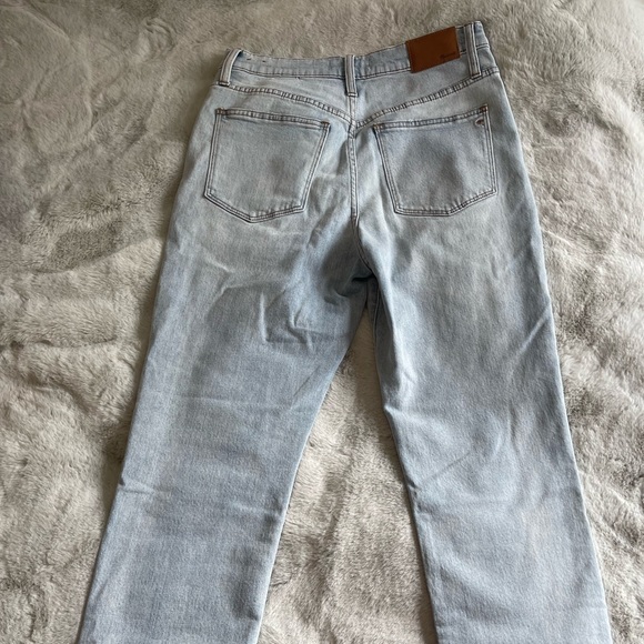 The High-Rise Slim Boyjean in Fitzgerald Wash: Button-Front Edition - 28 - Picture 5 of 9